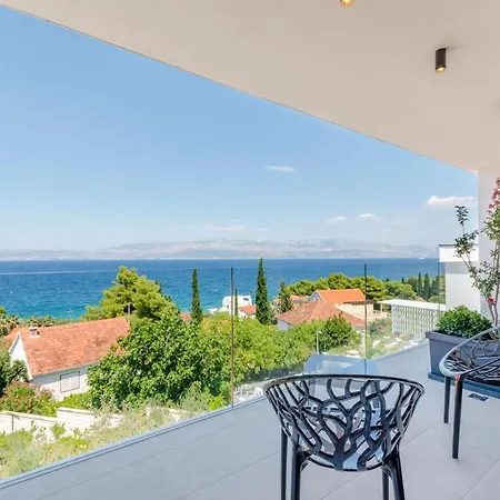 Sleeps 6 Pool Wifi Willa *