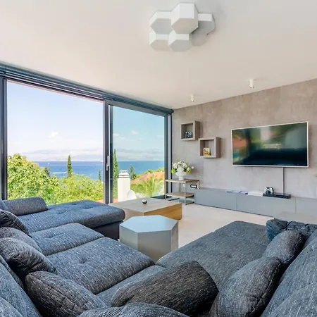 Sleeps 6 Pool Wifi