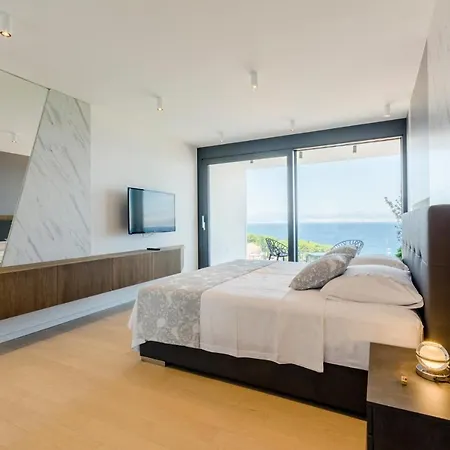 Sleeps 6 Pool Wifi * Sutivan